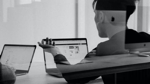 Featured Image for 40+ Quality Of Work Performance Review Phrases in 2025