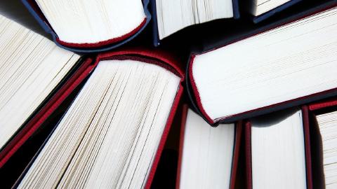 Featured Image for How to Use AI Essay Graders to Give Feedback in 2025