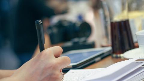 Featured Image for 7 Best Free AI Essay Writers That Bypass AI Detection in 2025