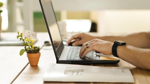 Featured Image for How to Use Auto Form Filling Tools to Save Time in 2025
