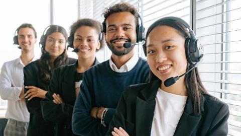 Featured Image for 25 Best Customer Service Apps & Software in 2025