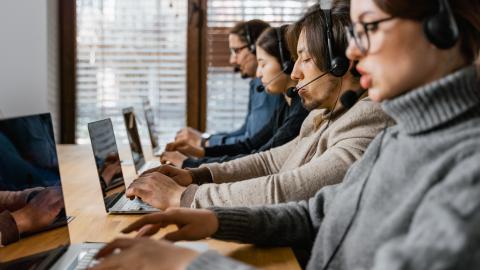 Featured Image for How to Respond 5x Faster With Canned Responses: The Ultimate Guide