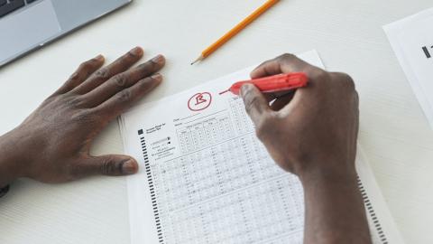 Featured Image for Grade Curve Calculator: Simple, Automatic Grading