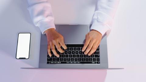 Featured Image for How to Change Your Email Signature In Outlook in 2025