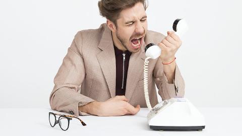 Featured Image for How to Deal With Difficult Customers