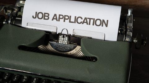 Featured Image for How to Write a Standout Resume with AI in 2025