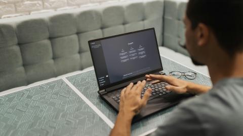 Featured Image for How to Write Effective AI Prompts in 2025 + Prompt Generator Template