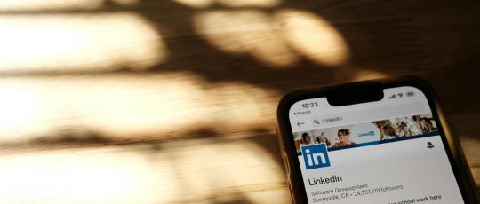 Featured Image for 10 Ways to Optimize Your LinkedIn Profile With AI in 2025