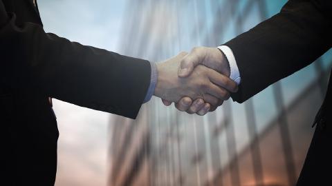 Featured Image for How to Write a LinkedIn Recommendation (With Examples) in 2025