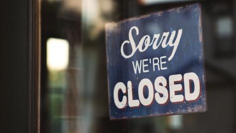 Featured Image for Office Closed Email Templates to Keep Customers in the Loop