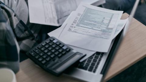 Featured Image for Online Invoice Generator: 4 Best Options in 2025