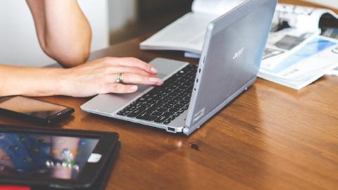 Featured Image for 5 Free AI Paragraph Rewriters for Paraphrasing & Rewording