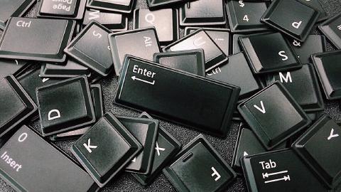 Featured Image for How to Use Predictive Text in 2025 + 3 Top Apps & Alternatives