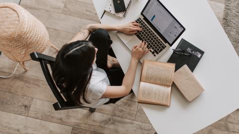 Featured Image for 6 Ready-to-Use Project Update Email Templates