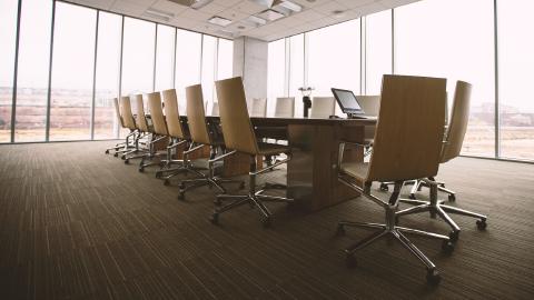 Featured Image for How to Professionally Reschedule a Meeting via Email in 2025 + 10 Email Samples