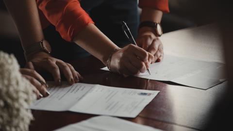 Featured Image for 5 Email Templates for Sending Documents for Review in 2025